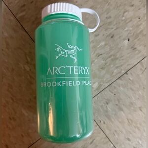 Arcteryx Nalgene -NEW Green water bottle-Hard to find!
